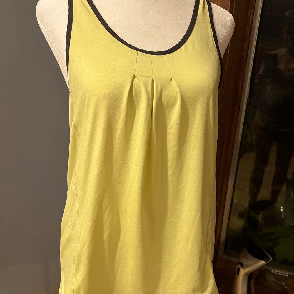 MPG workout tank size small